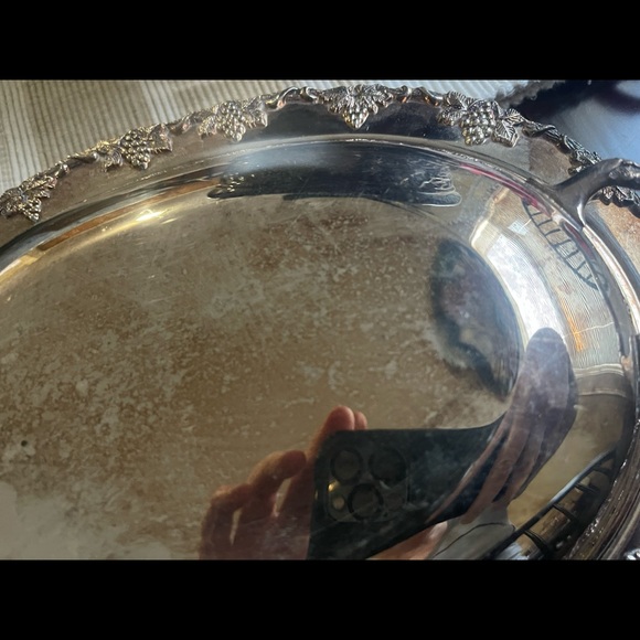 Old English Silver Plated Covered Entree Tray - Picture 8 of 13